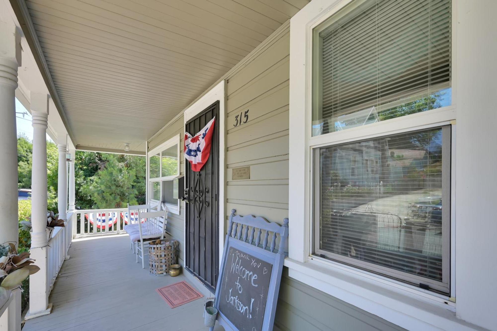 Spacious Downtown Jackson Retreat- Historic Hangout Exterior photo